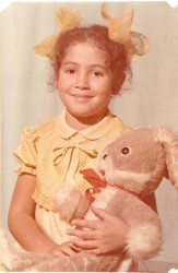 5 лет) После этой фотографии в фотоателье меня на цветную пленку не фоткали: мама переживала, что "негритенок выходит")))