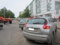 3 (2).jpg (146.23 КБ) 4255 просмотров Общая панорама, грузовик задел бревном мою машину и оставил его лежать на соседней.
