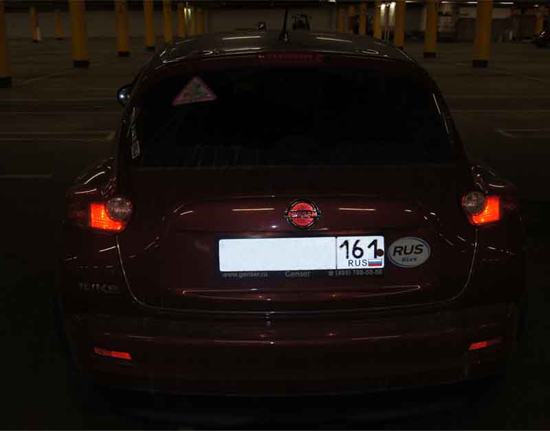 3. 3d светящийся логотип NISSAN красного цвета назад.