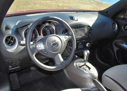 2011-nissan-juke-interior.JPG